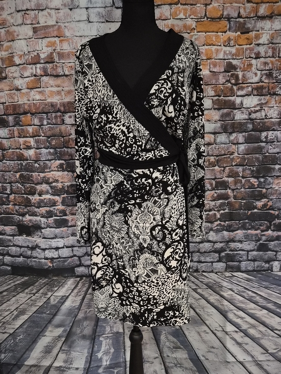 Thalia Sodi Dresses & Skirts - Thalia Sodi Black & White Printed Wrap Dress